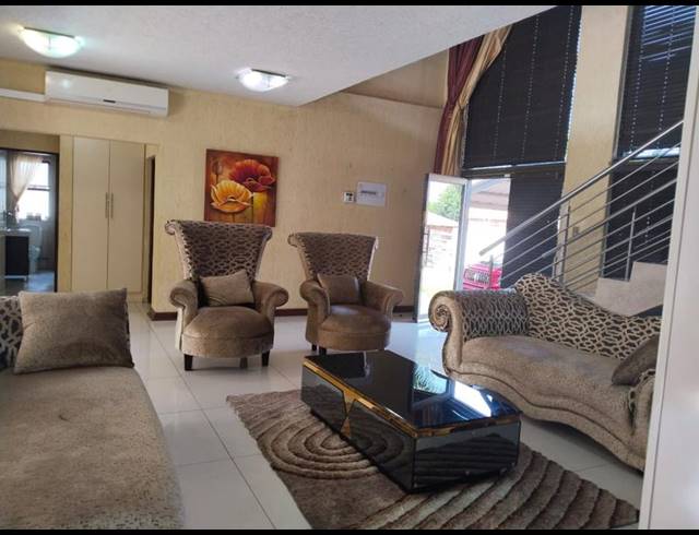 6 BEDROOM HOUSE FOR SALE IN WATERBERRY COUNTRY ESTATE